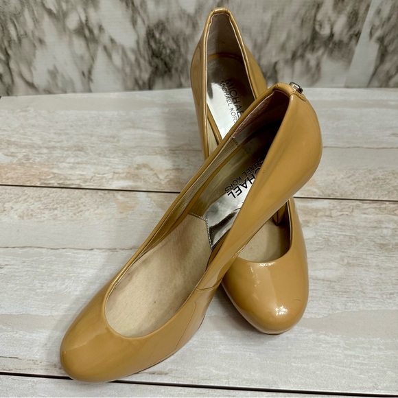 Michael Michael Kors Ionna Nude Beige Patent Leather Round Toe Platform Heels 10 - Picture 7 of 15